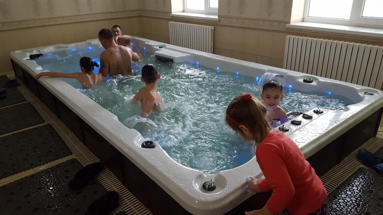 Hotel Confort Drochia Экстерьер фото