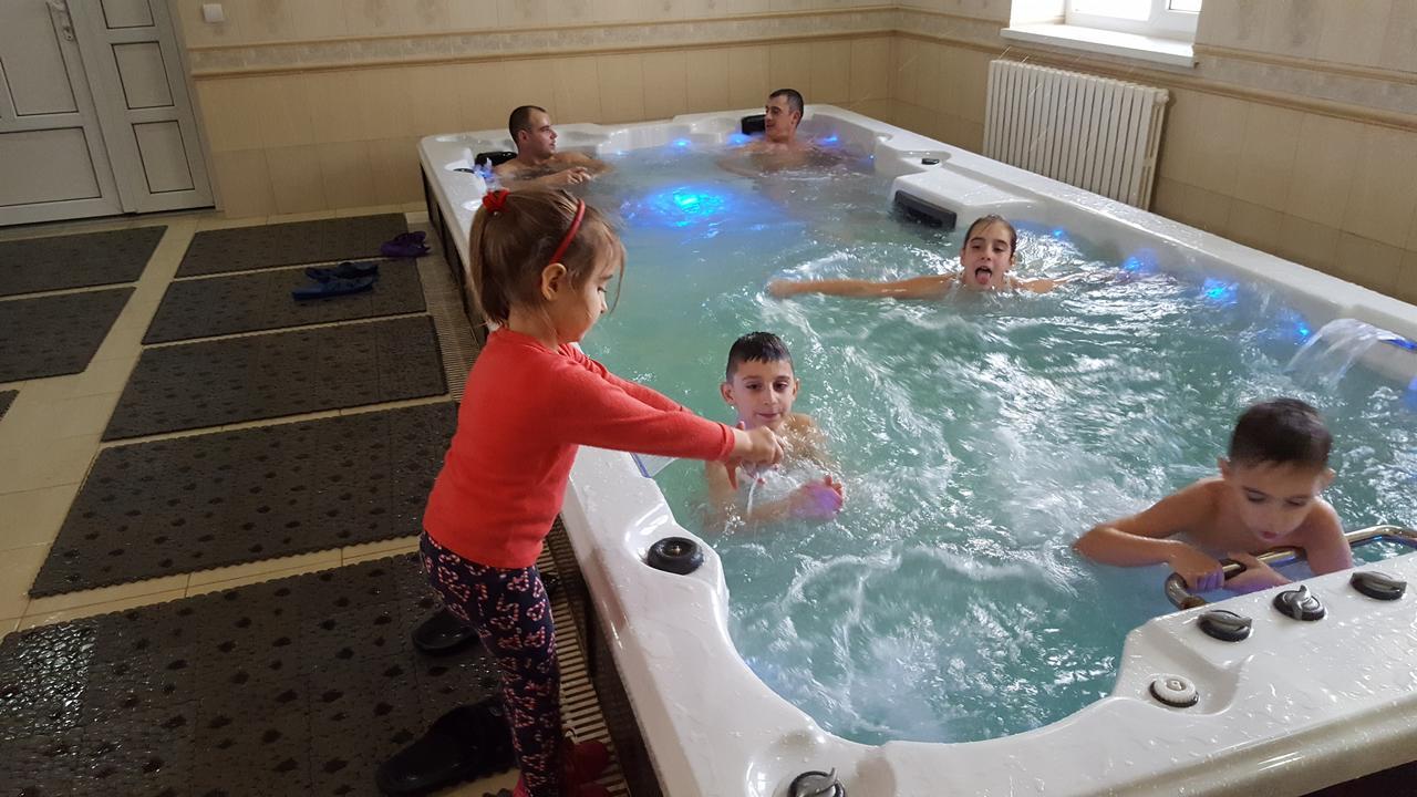 Hotel Confort Drochia Экстерьер фото